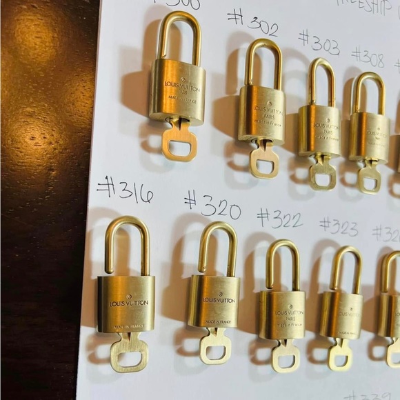 Louis Vuitton authentic only 1 padlock and 1 key - Picture 4 of 12